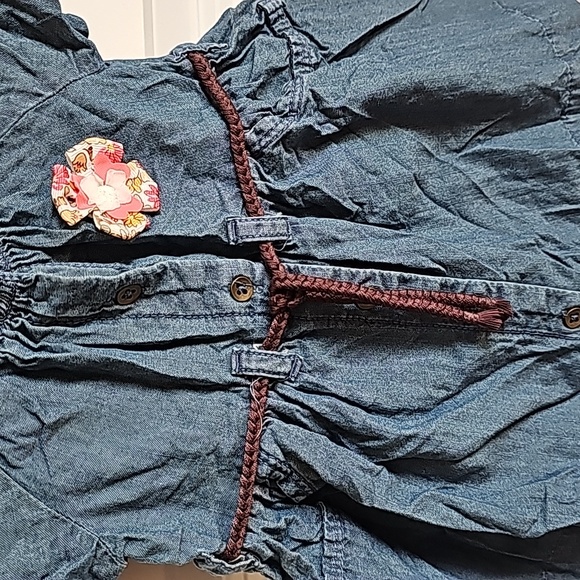 Carter's Blue Jean Top With Flowers and Belt in Baby Size 6M EUC - Picture 3 of 5
